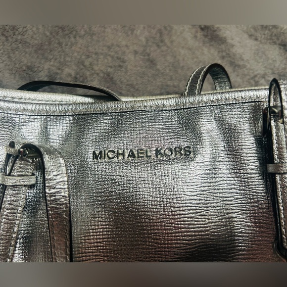 Authentic Michael Kors purse with wallet - Picture 4 of 14